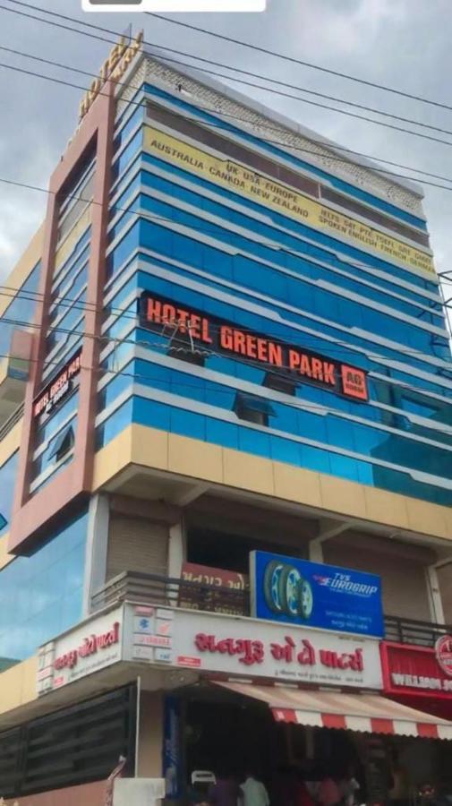 Hotel Green Park Ānand Buitenkant foto