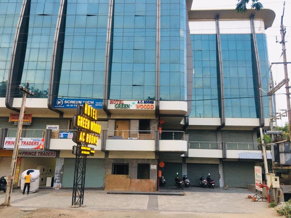 Hotel Green Park Ānand Buitenkant foto